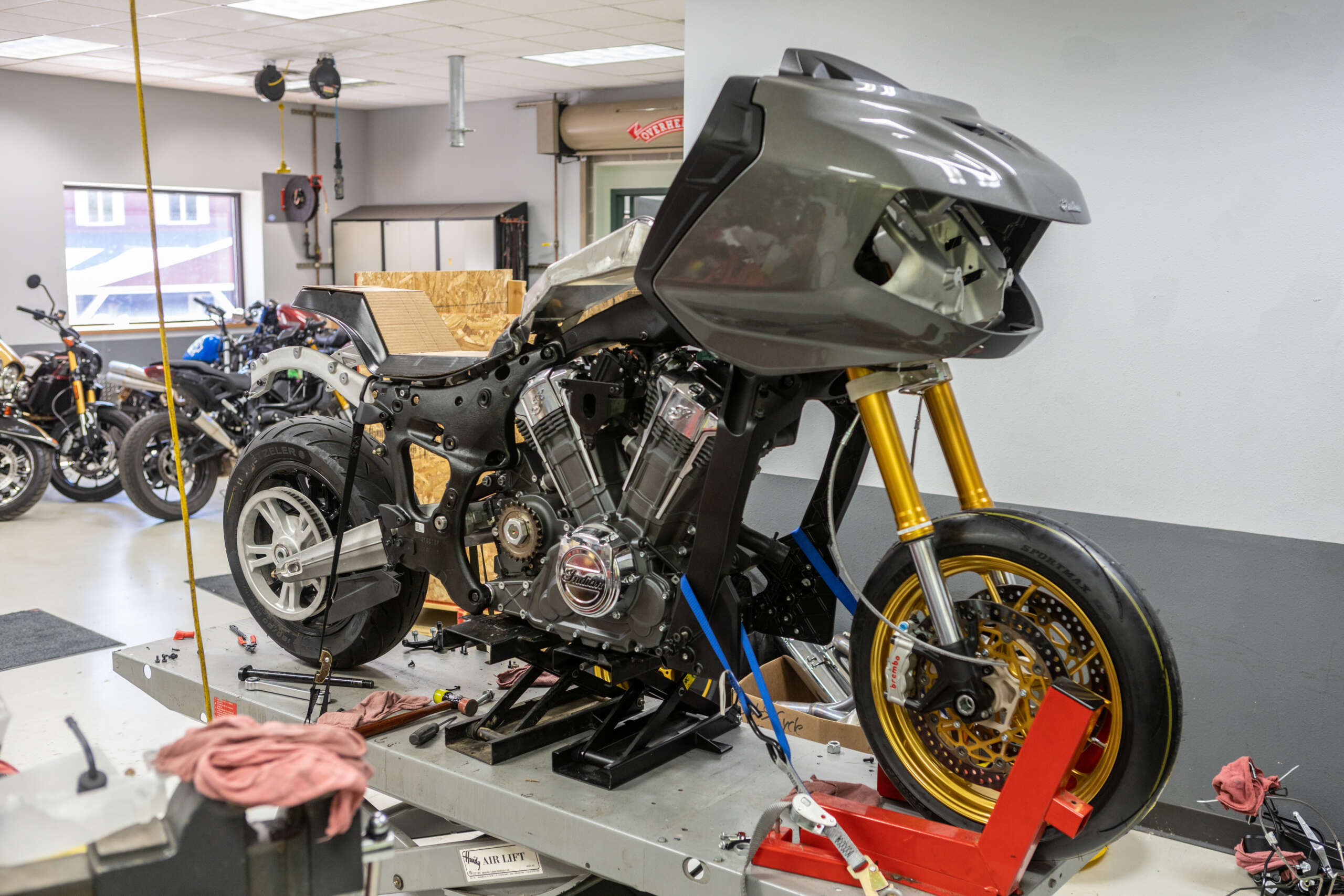 Read more about the article Indian Motorcycle And S&S Cycle To Race In King Of Baggers At Laguna Seca