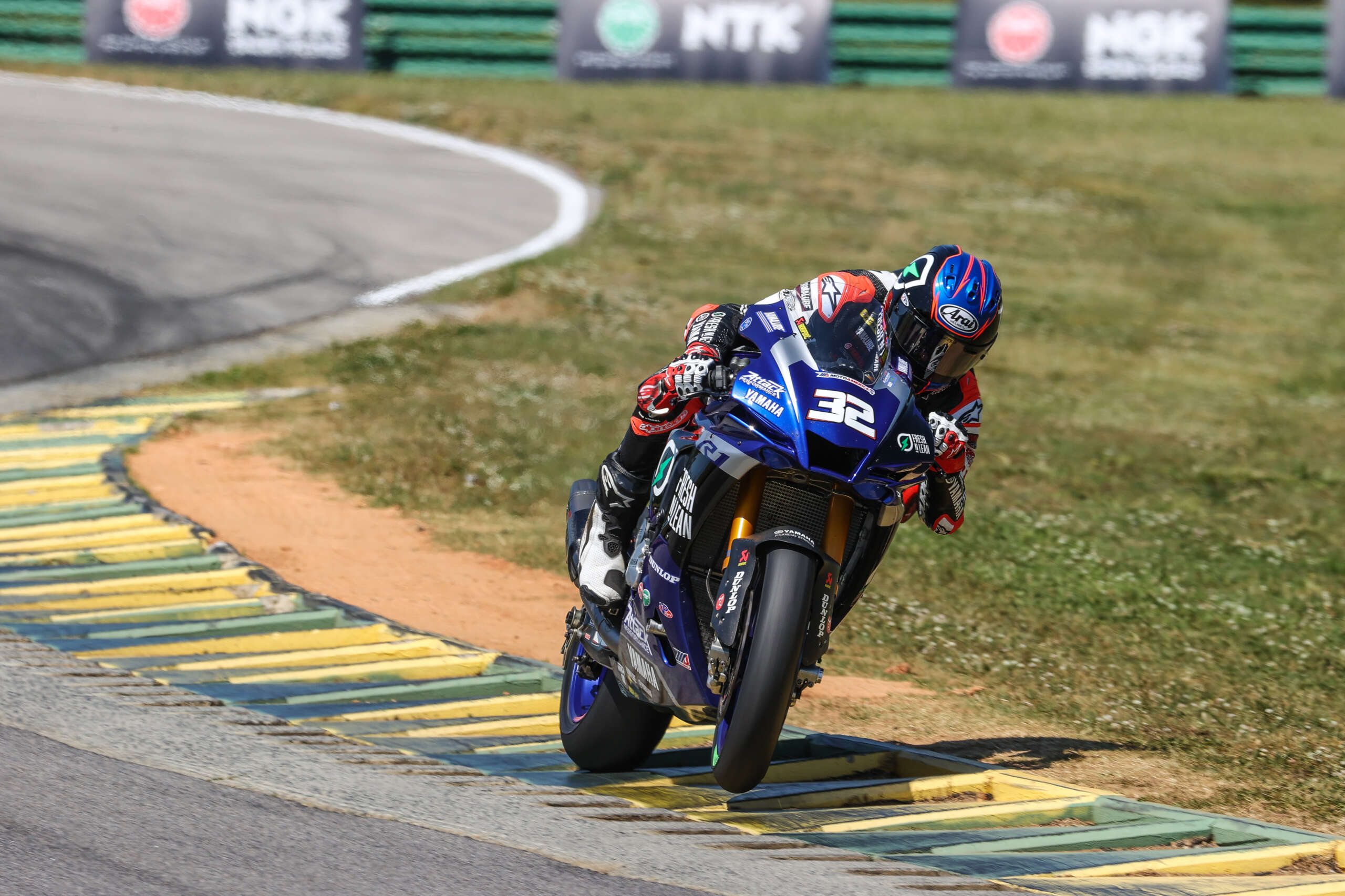 Read more about the article Gagne Leads MotoAmerica HONOS Superbike On Day One At VIR