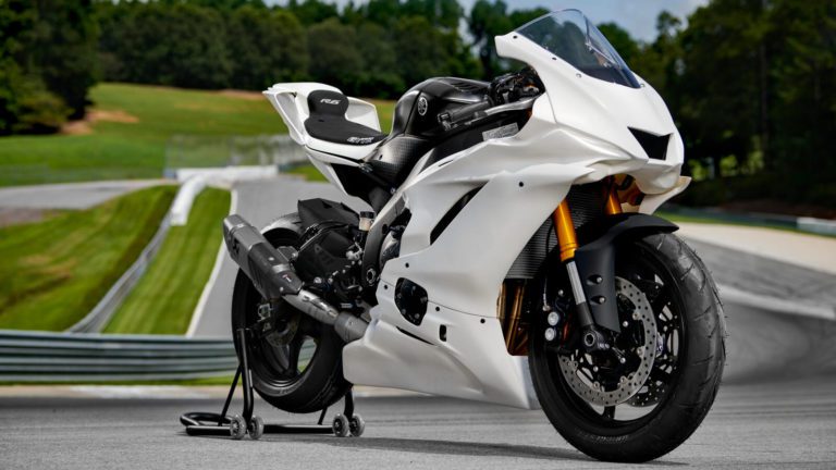 Read more about the article Two-Wheel Tuesday: Two Yamaha R6 Racebikes For 2022