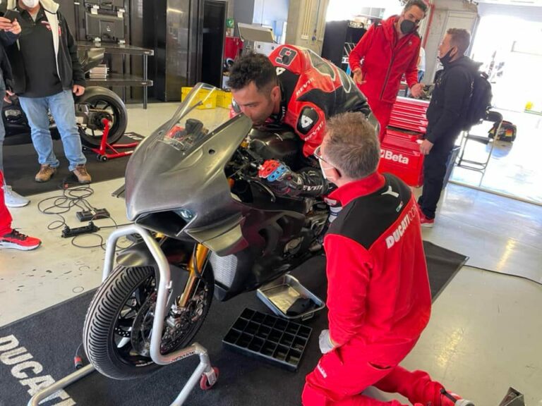 Read more about the article Petrucci Tests MotoAmerica-Spec Ducati Superbike At Portimão