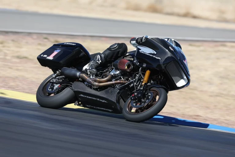 Read more about the article RevZilla’s Zack Courts Rides Kyle Wyman’s H-D Screamin’ Eagle Road Glide Special