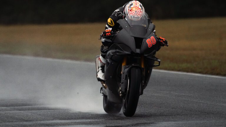 Read more about the article Tytlers Cycle Racing’s Barbera And Jacobsen Test BMW Superbikes