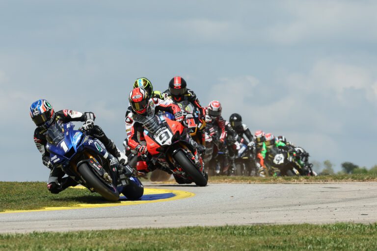 Read more about the article Petrucci Leads The MotoAmerica Medallia Superbike Pack To VIR