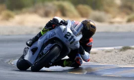 RevZilla’s Ari Henning Tests The Yoshimura Yamaha YZF-R7 At Chuckwalla