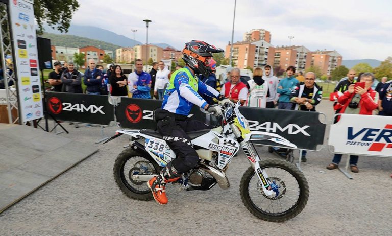 Read more about the article The Handyman Strikes Again: Petrucci Conquers Enduro Regions Trophy In Italy