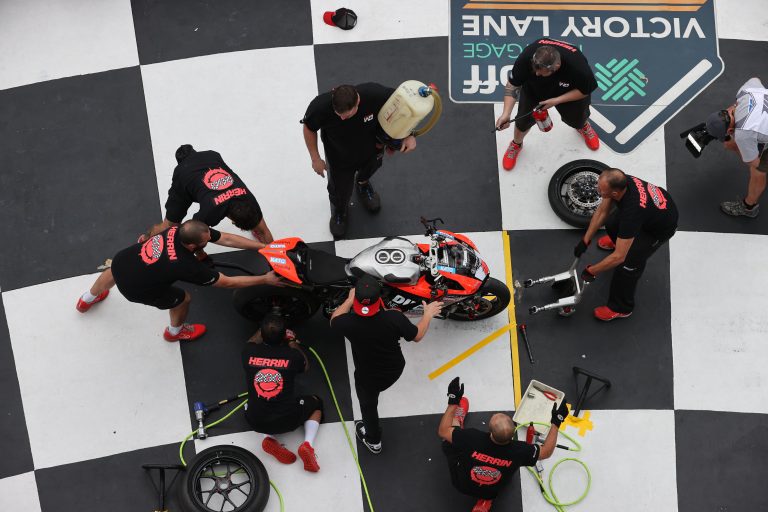 Read more about the article Pit Stop Challenge Set For Day Prior To The Daytona 200