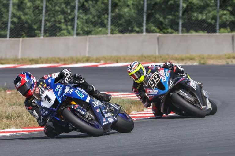 Read more about the article Chasing Points: Three Medallia Superbike Races Set For Pittsburgh International Race Complex