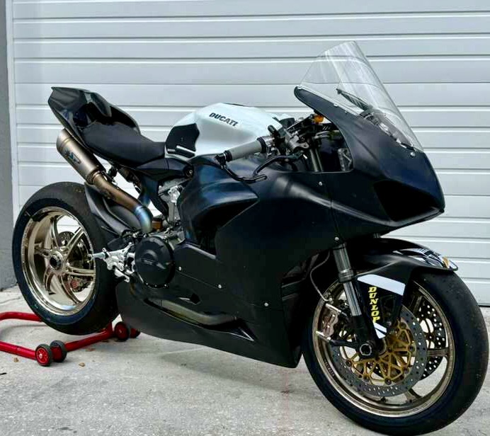 Read more about the article Arango & Waters Will Race Ducati Panigale V2 Machines In 2026 Supersport Championship