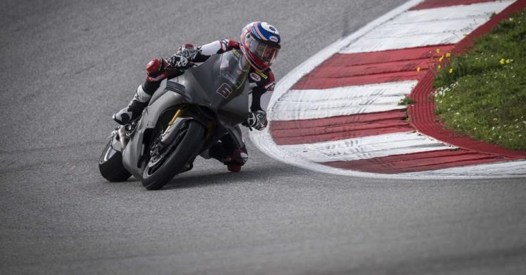 Read more about the article Ungracious Ingrid Doesn’t Block Boundless Beaubier From Piloting Panigale In Portugal